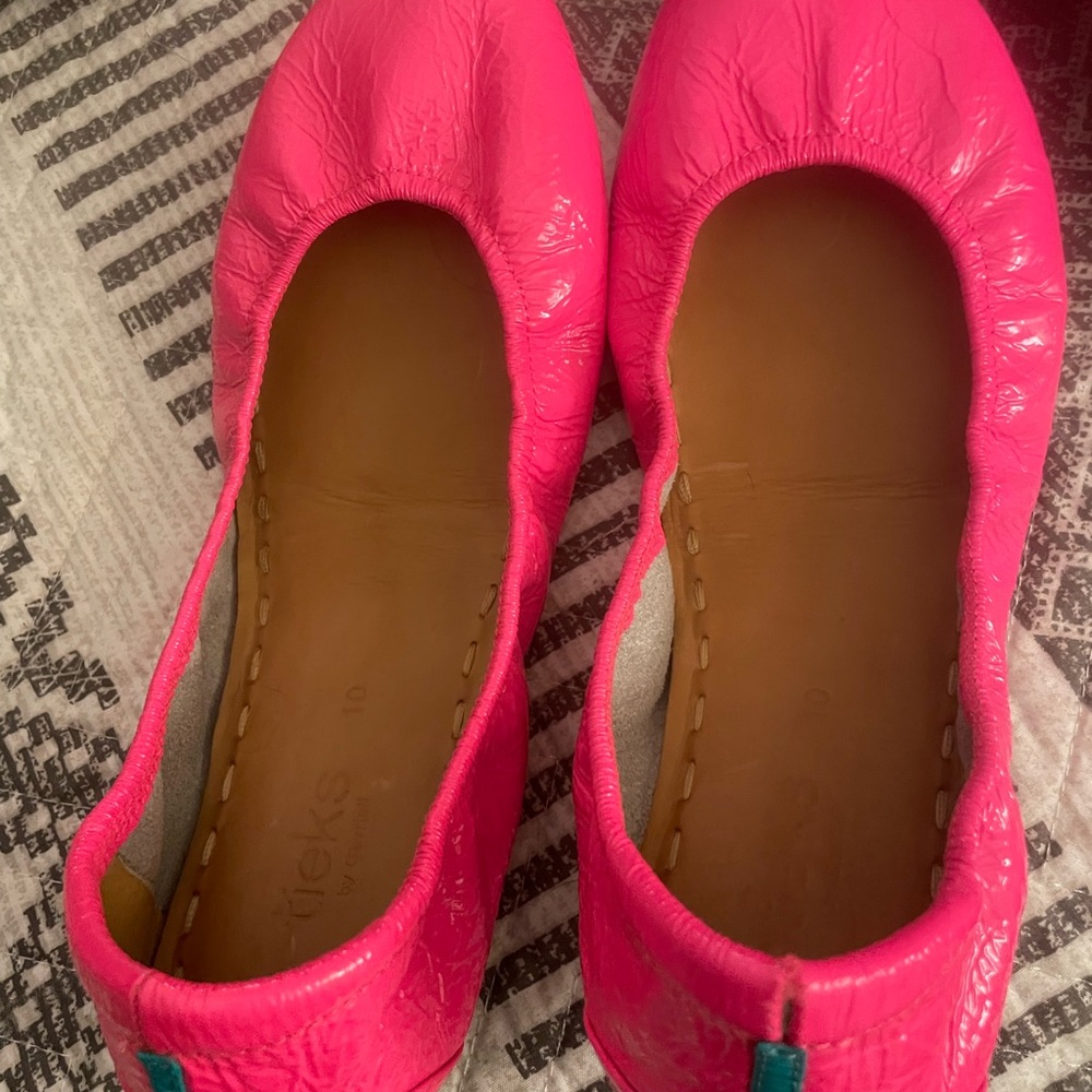 Size 10 Neon Pop Pink Tieks